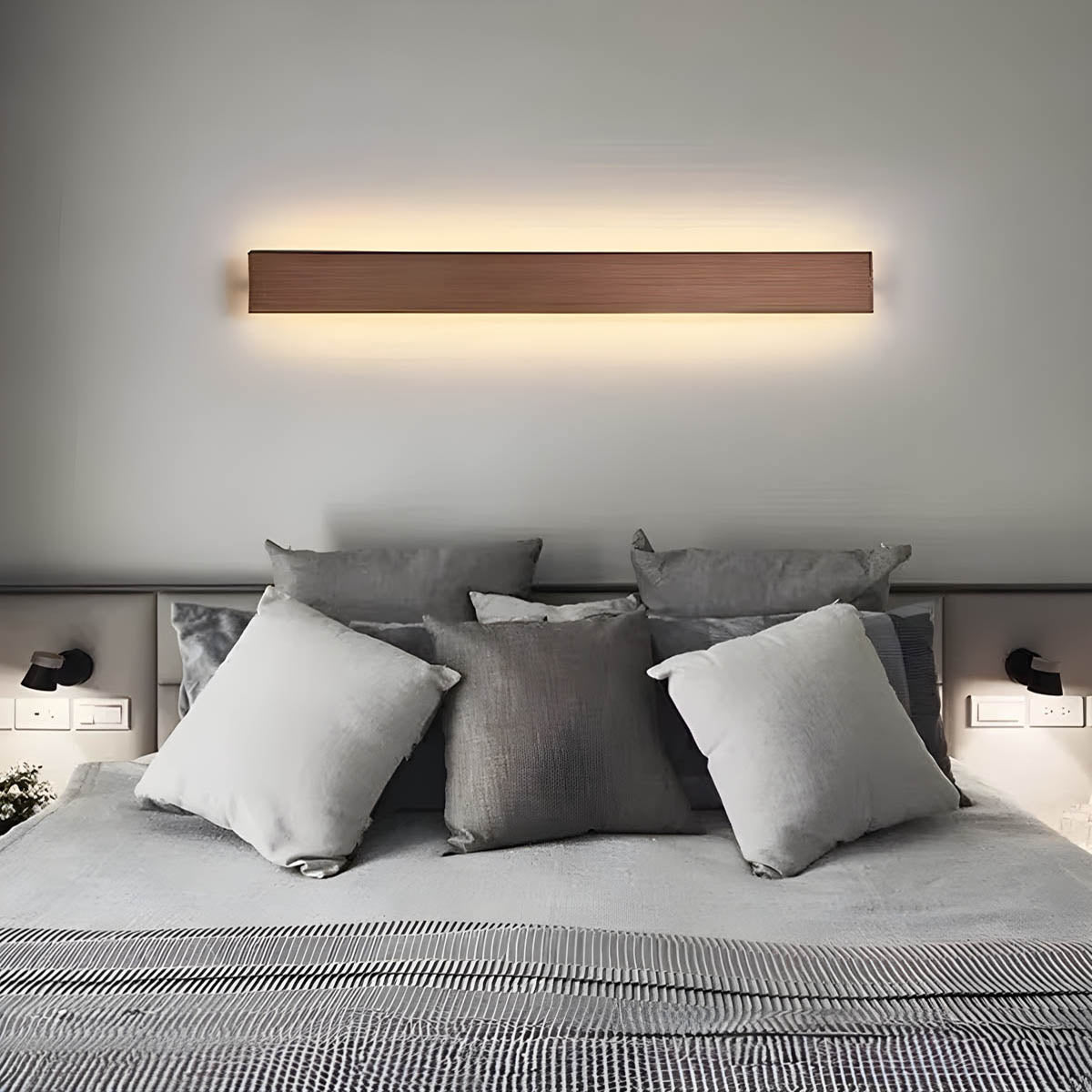 Elegant, Timeless, and Versatile Wall Lamp