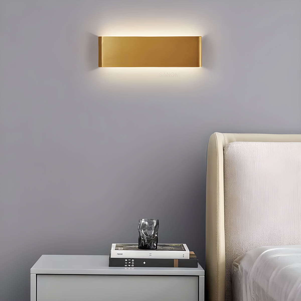 Elegant, Timeless, and Versatile Wall Lamp