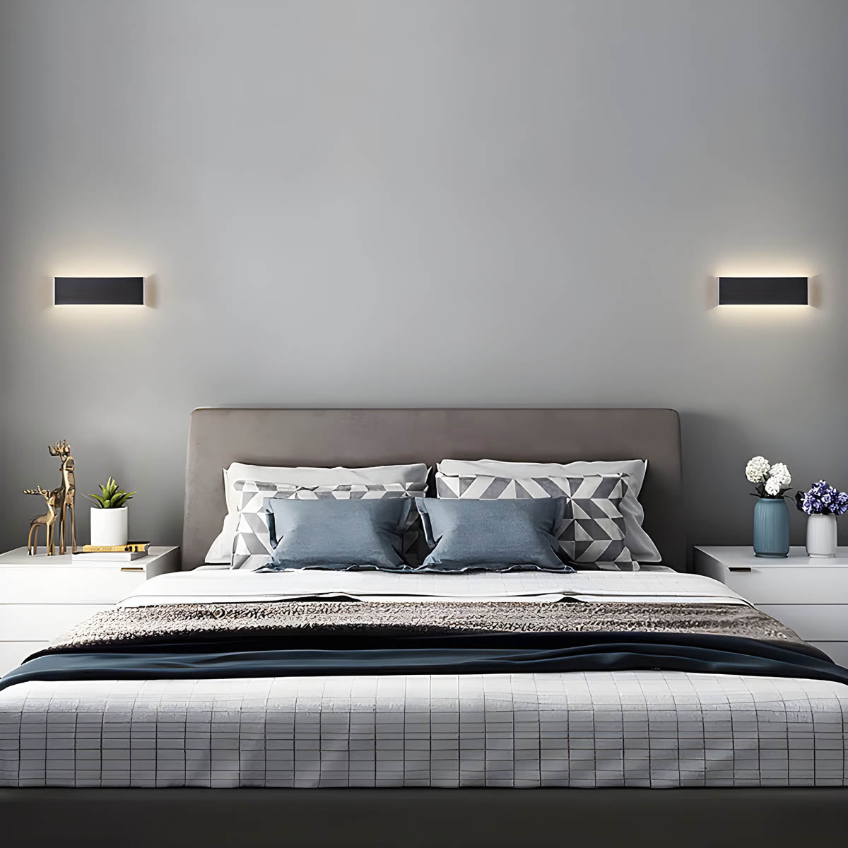 Elegant, Timeless, and Versatile Wall Lamp
