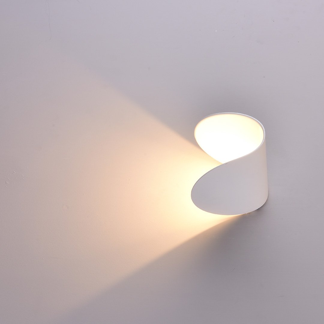 Twist Modern Wall Lamp | Stylish and Sleek Wall Light for Contemporary Spaces