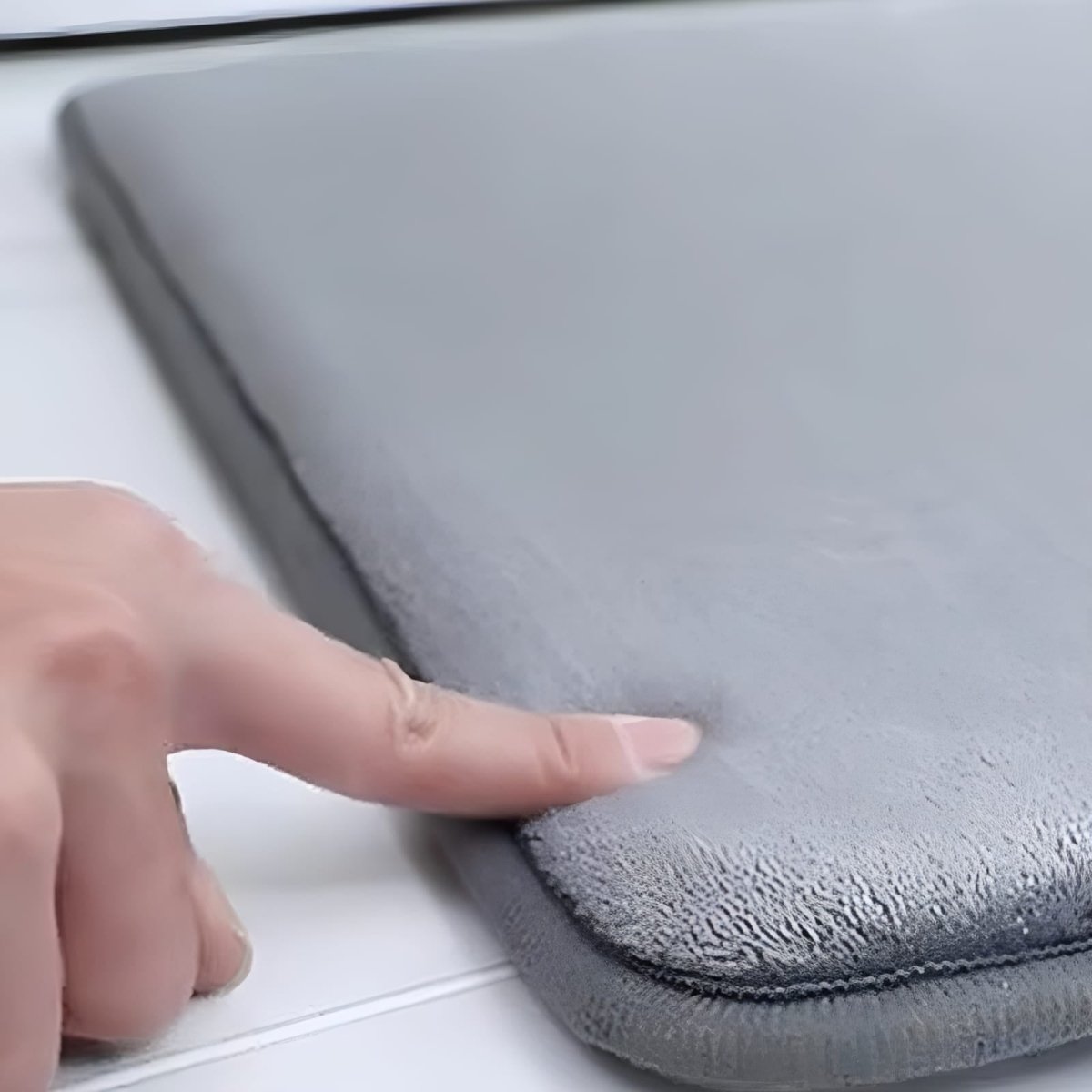 Super Absorbent Velvet Bath Mat | Anti-Slip, Quick-Dry Bathroom Rug