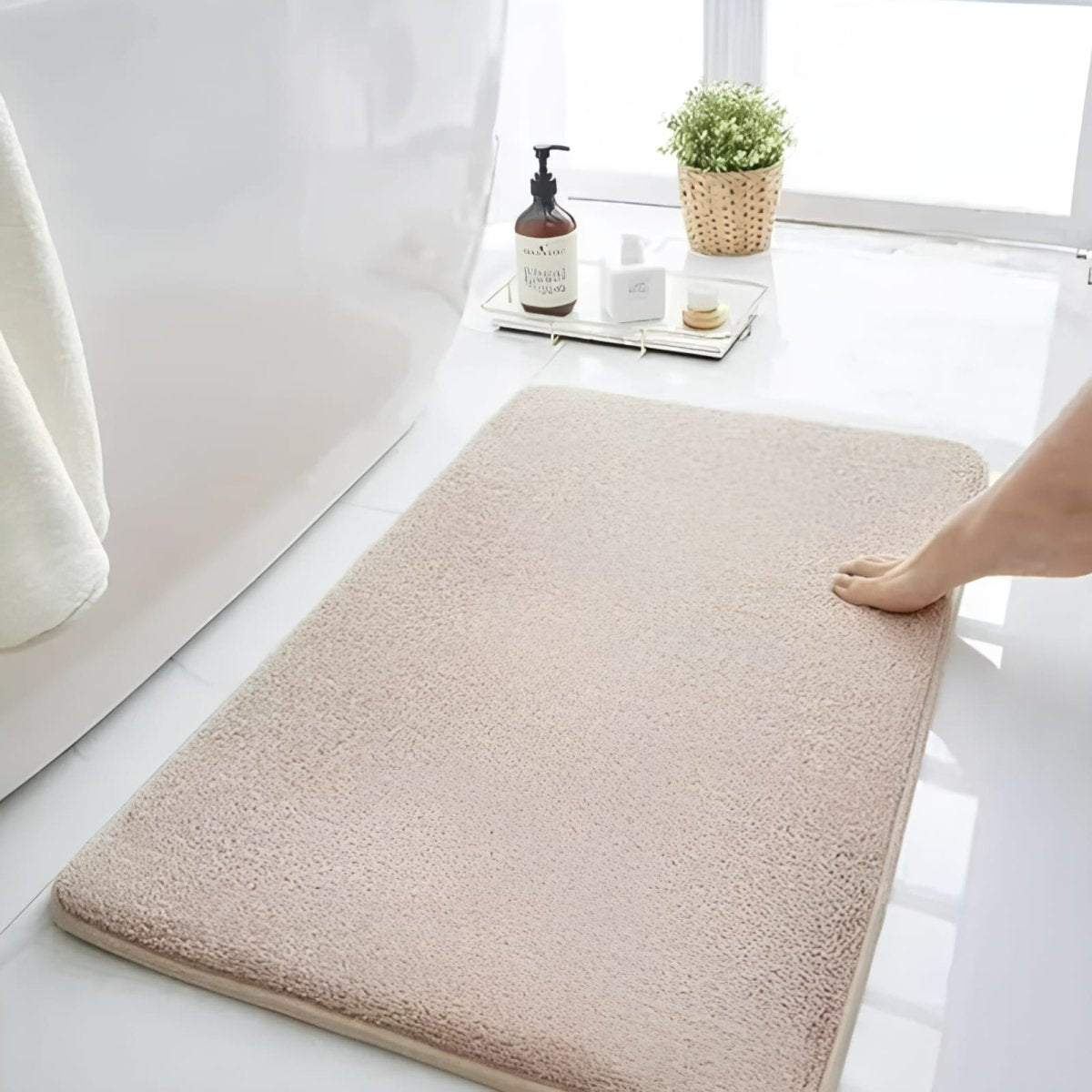 Super Absorbent Velvet Bath Mat | Anti-Slip, Quick-Dry Bathroom Rug