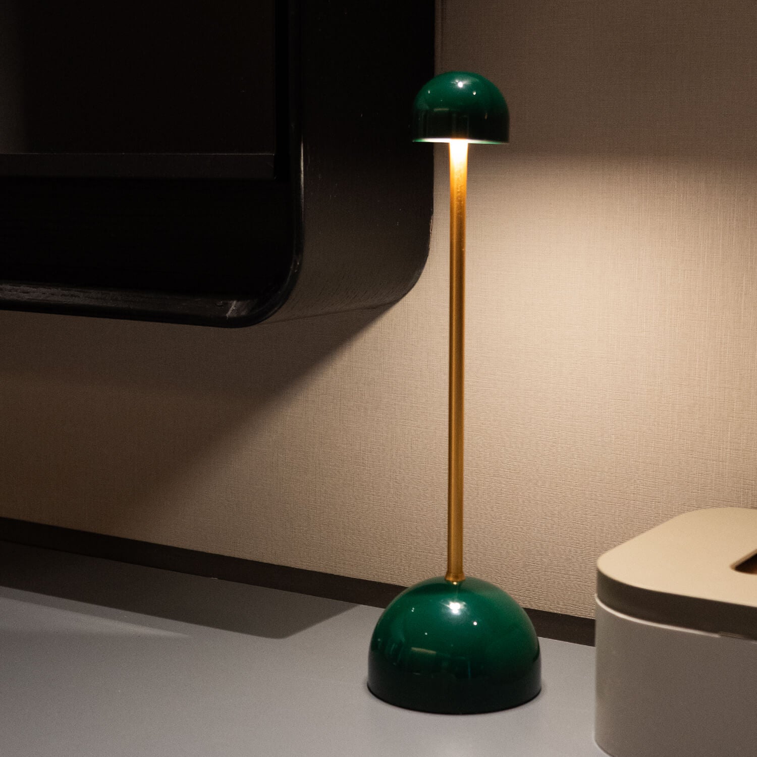 Zumrut Table Lamp