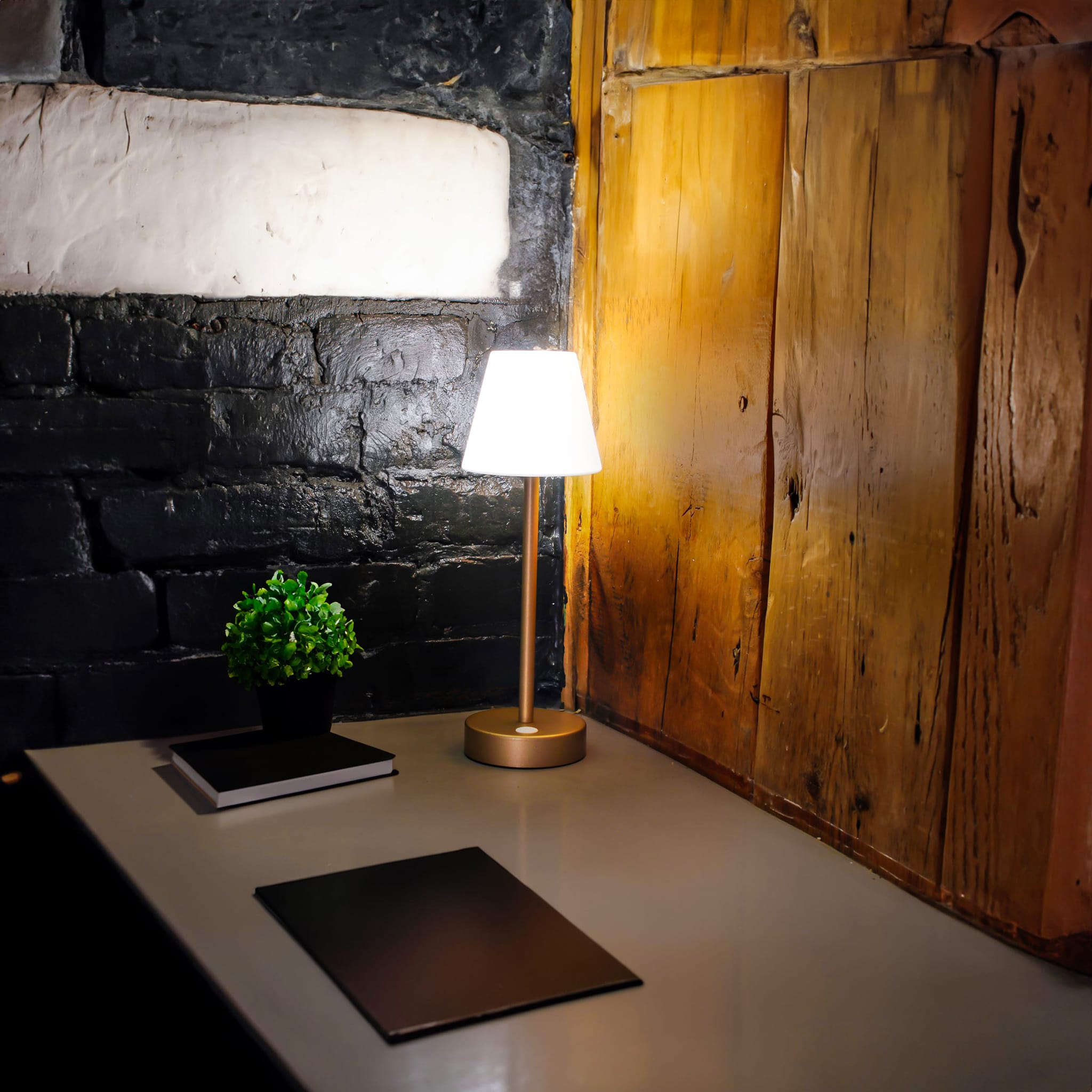 Lola Slim<br> Wireless Table Lamp