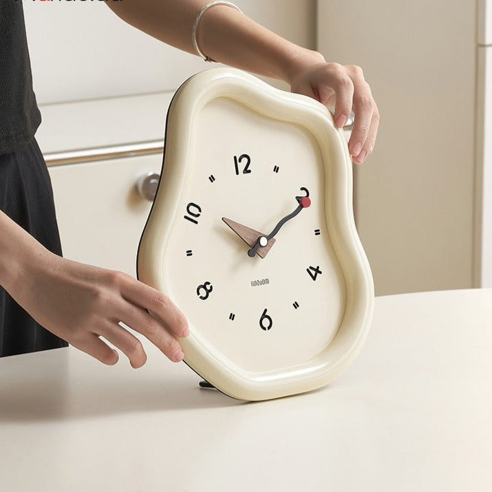 Distorted 3D Table Clock | Unique Timepiece for Lounge and Living Room
