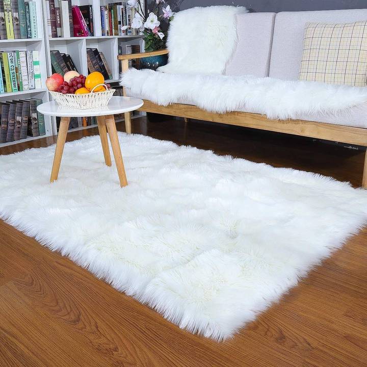 Faux Fur Round Area Rug | Soft and Plush Sheepskin Style Rug for Living Room