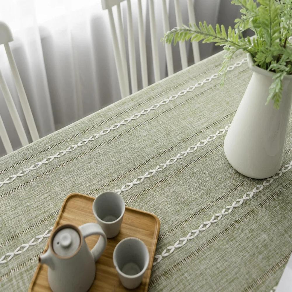 Table Accessories | Stylish Cotton and Linen Tablecloth with Tassel Edges