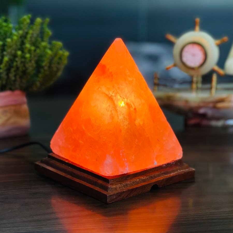 Pyramid salt lamp