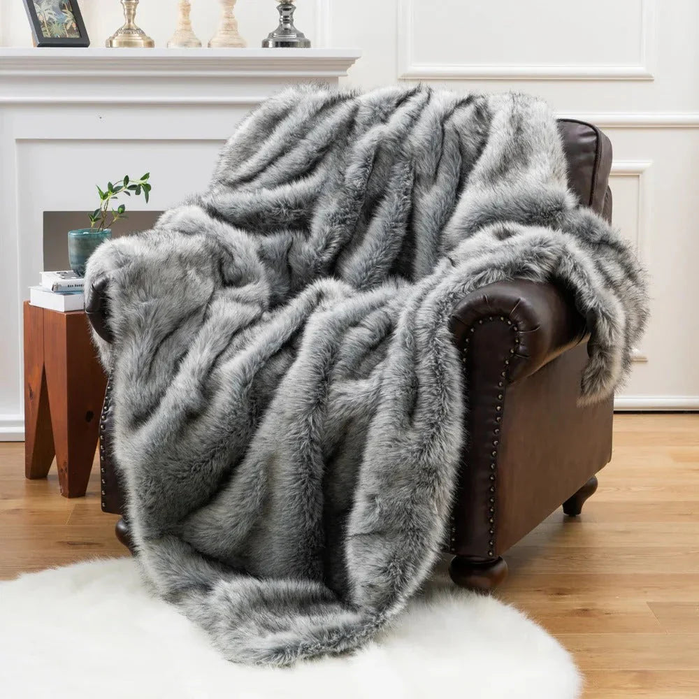 Luxyecs | Faux Fur Throw Blanket – Luxurious, Soft & Cozy Home Comfort